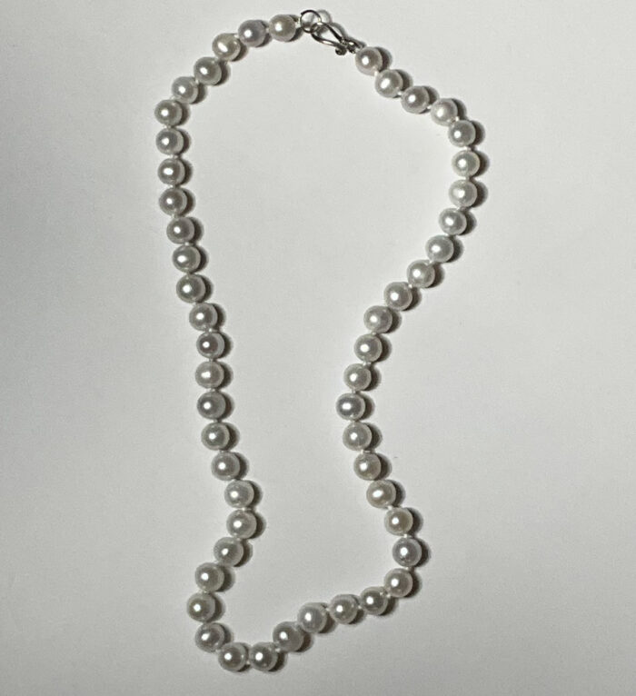 Chapin-Cao, silver grey pearl necklace