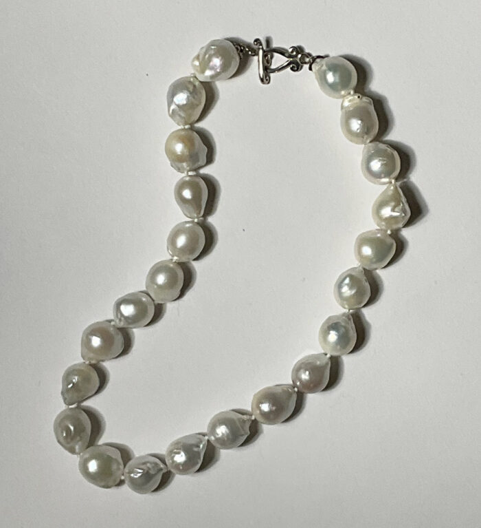Chapin-Cao, white pearl necklace