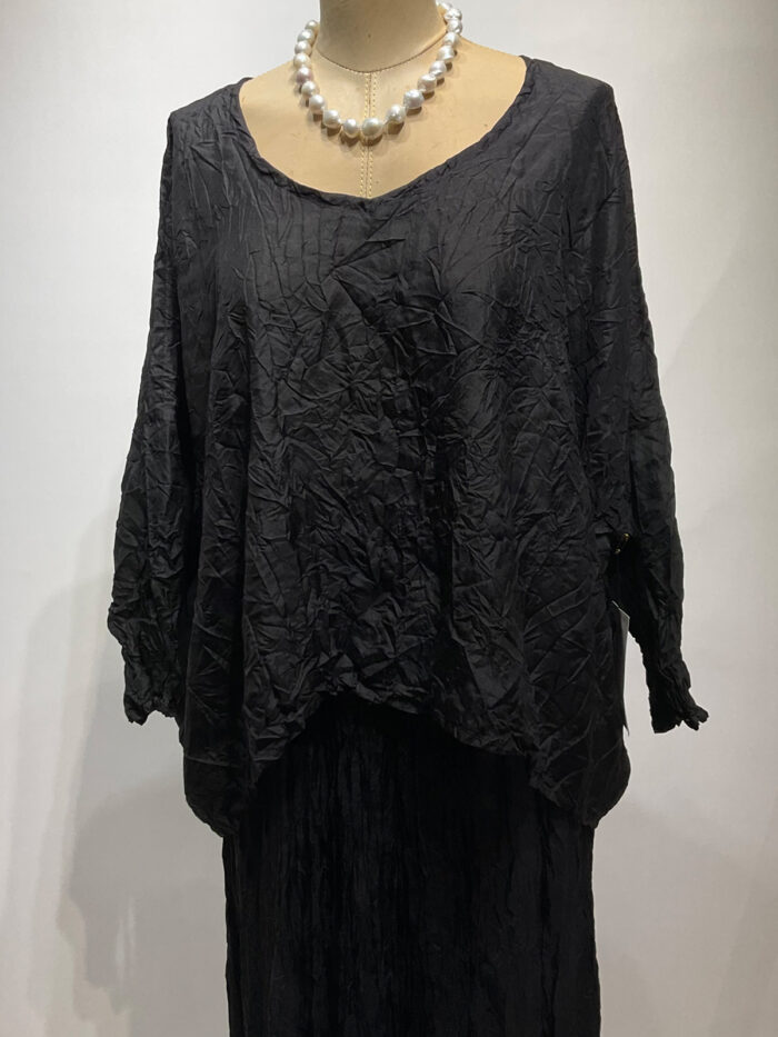 Carol Lee Shanks, Crushed silk Habutai waist length tunic, black